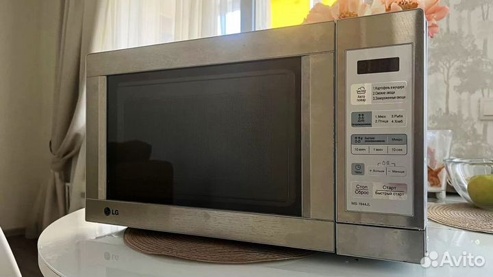 Продаю микроволновую печь LG MS-1944JL