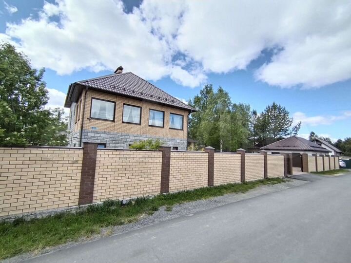 Дом 284 м² на участке 11,5 сот.