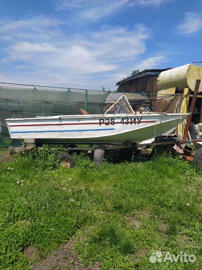 Лодка Днепр с прицепом