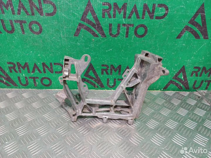 Кронштейн фары левый Mercedes C-Class W205