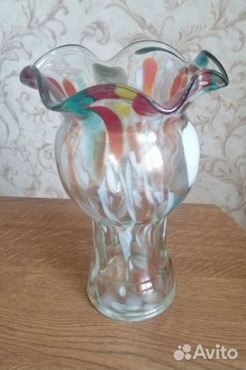Ваза из цветного стекла