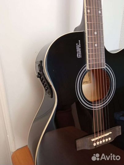Электроакустическая гитара