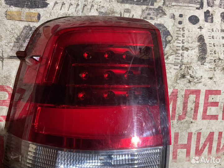 Фонарь задний левый Toyota LC200