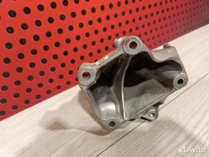 Кронштейн двигателя Mercedes-Benz Gle W166 2018