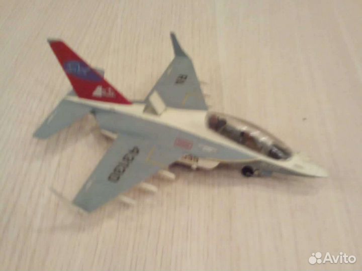 Модель вертолета и самолёта