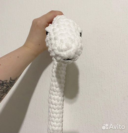 Белая плюшевая змея ручной работы