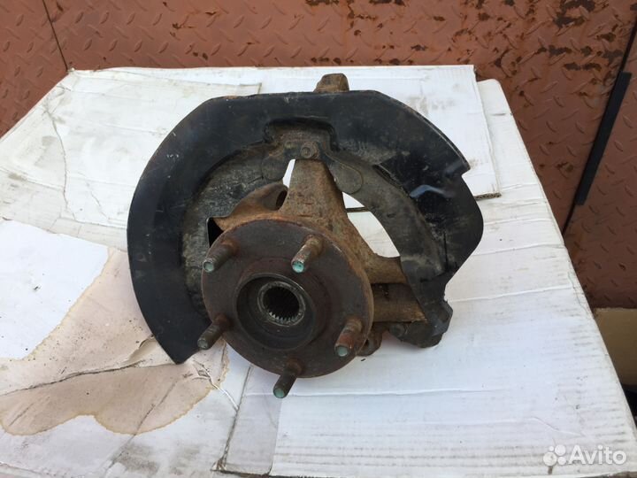 Кулак передний правый мазда 3