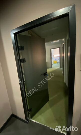 Дверь стеклянная межкомнатная