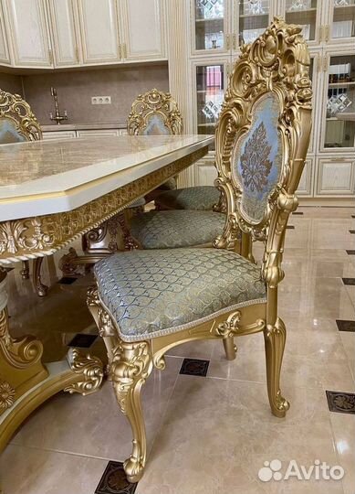 Стол кухонный и стулья