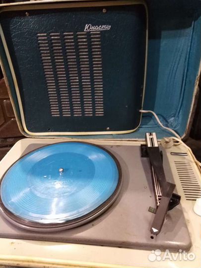 Виниловый проигрыватель