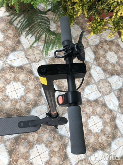 Продам новый электросамокат
