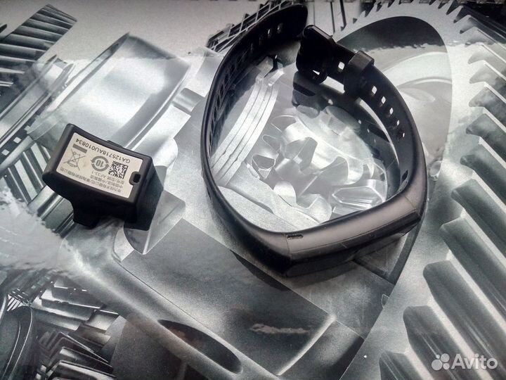 Фитнес браслет Honor band 4