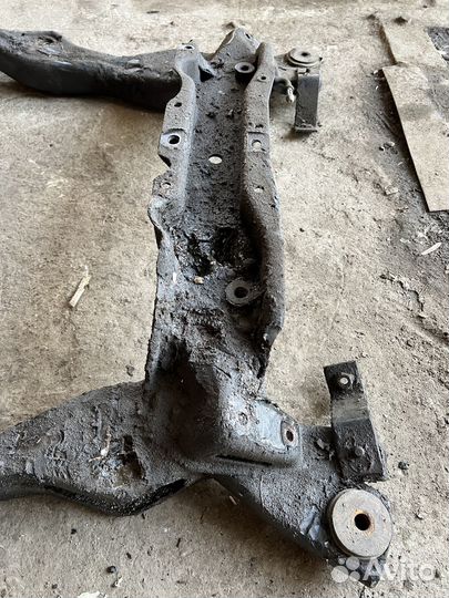 Подрамник передний Ford Mondeo 2