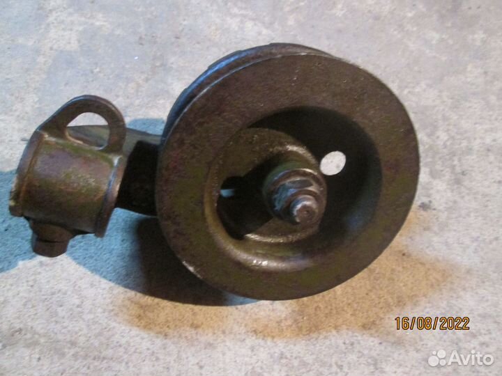 Буксировочный крюк