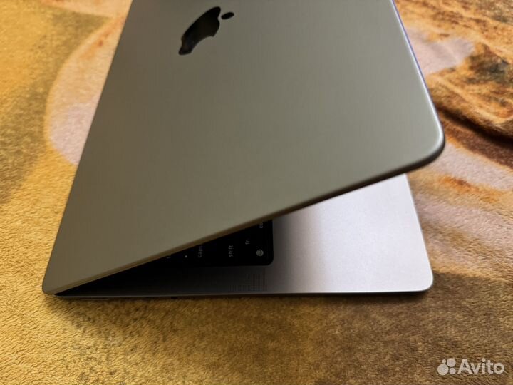 Macbook Pro 14 2023 M2 Max 32GB 512GB Шумит кулер