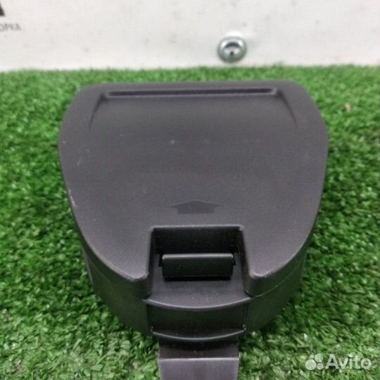 Крепление знака аварийной остановки Audi A4