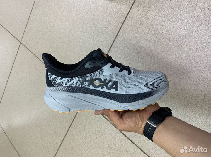 Беговые кроссовки hoka