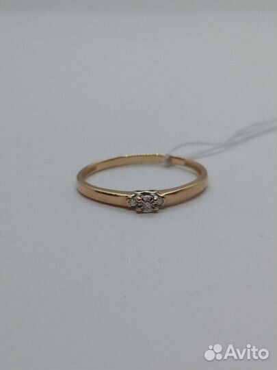 Золотое кольцо с бриллиантом