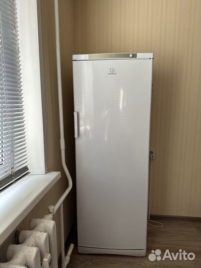 Холодильник бу indesit