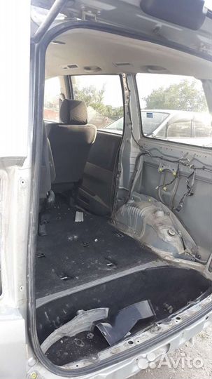 Резинка крышки багажника toyota voxy