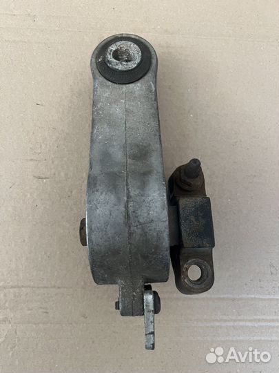 Подушка двигателя верхняя левая Dodge Neon