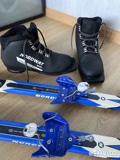 Лыжи и лыжные ботинки