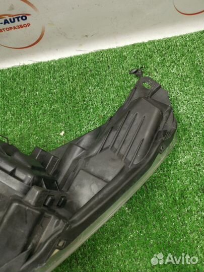 Фара ксеноновая передняя правая Ford Kuga 2 2.0