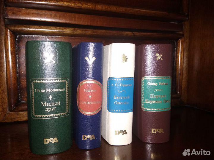 Коллекционное издание книг в миниатюре