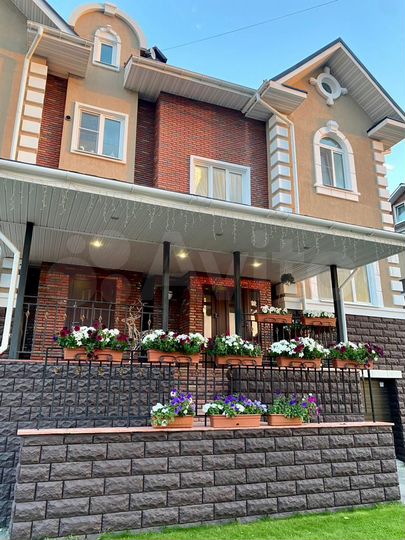 Коттедж 320 м² на участке 4 сот.