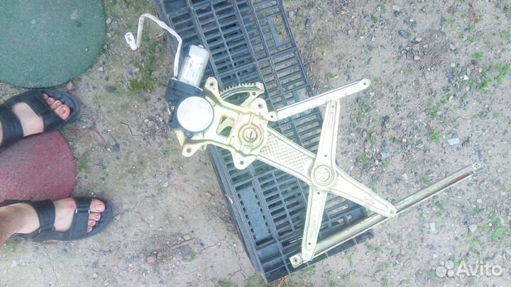 Стекло подъемник правый geely