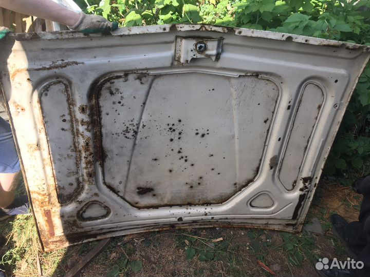 Капот от Волги 24