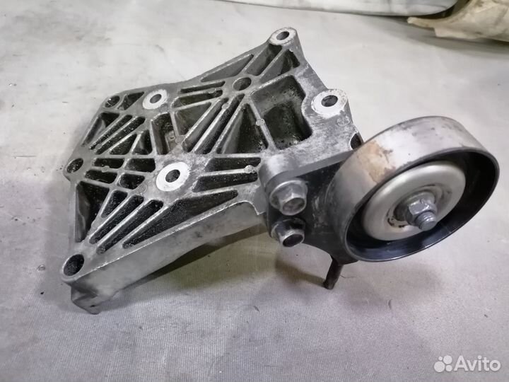 Кронштейн генератора Nissan Wingroad Y11 2001-2005