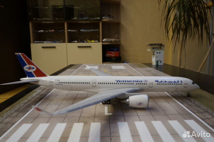 Модель самолета А-350 в масштабе 1:200