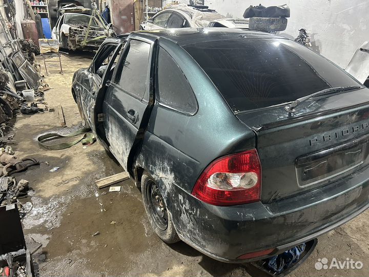 LADA Priora 1.6 МТ, 2010, битый, 100 000 км