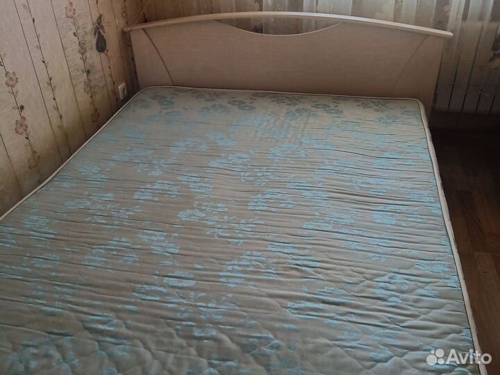 Кровать двухспальная с матрасом бу 160 200