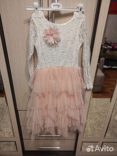 Платье для девочки нарядное,очень красивое