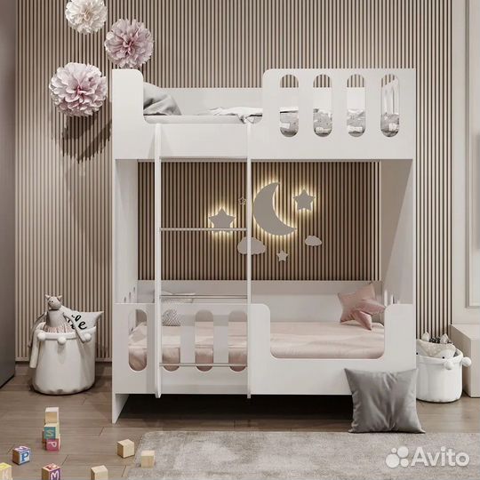 Детская двухъярусная кровать с лестницей