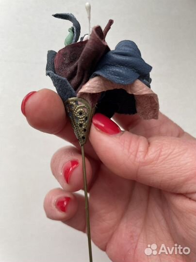 Брошь ручной работы цветок из кожи новая