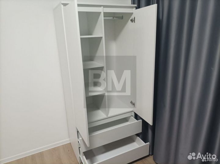 Шкаф белый распашной 2-ух створчатый