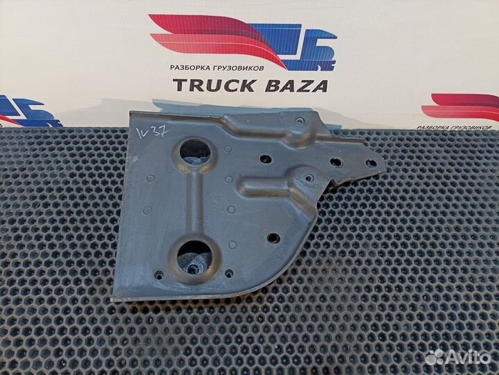 504023907 Кронштейн кабины передний левый