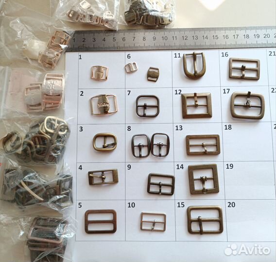 Пуговицы, колокольчики, заклепки, украшение одежды