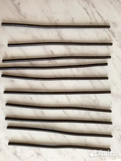 Свечи чёрная и красная