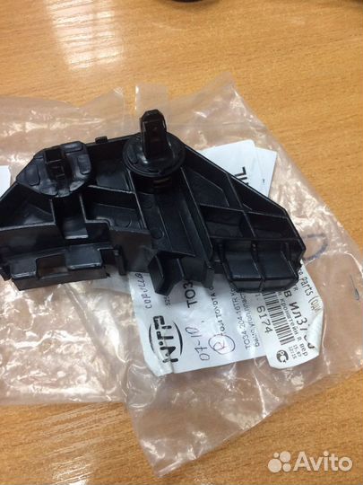 Toyota Corolla 07-10 крепление заднего бампера мал