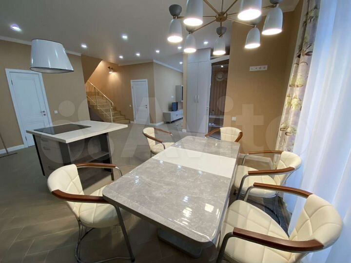 Дом 220 м² на участке 6 сот.