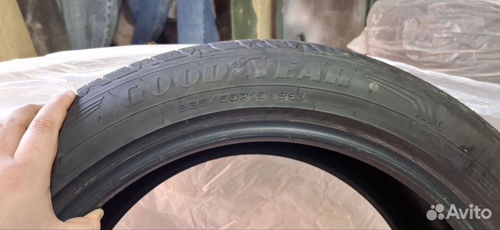 Goodyear EfficientGrip SUV 235/50 R19 99V