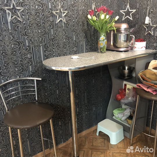 Барный стол и стулья