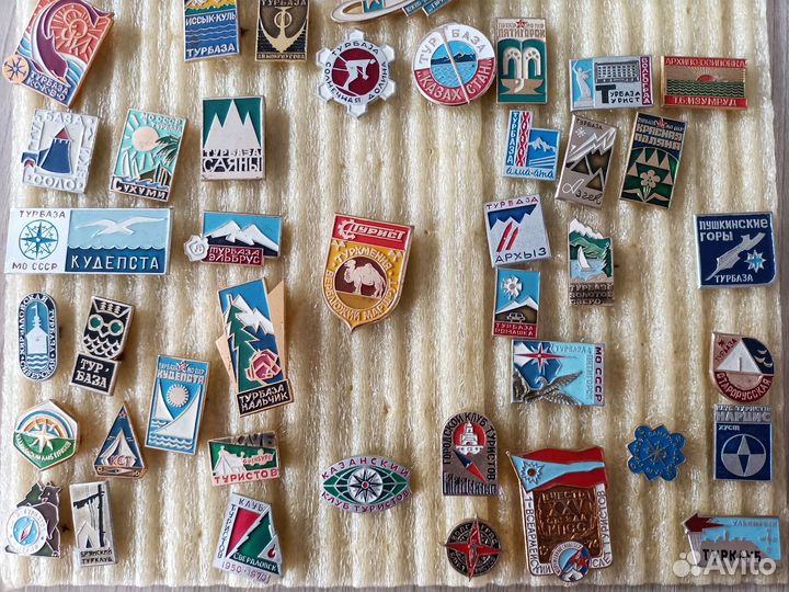Коллекция туристических значков 