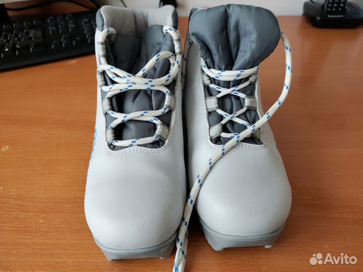 Лыжные ботинки (33 размер)