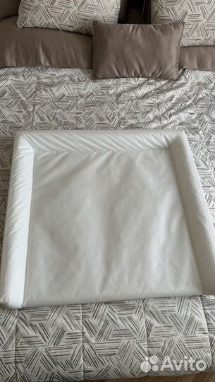 Пеленальная доска на кровать