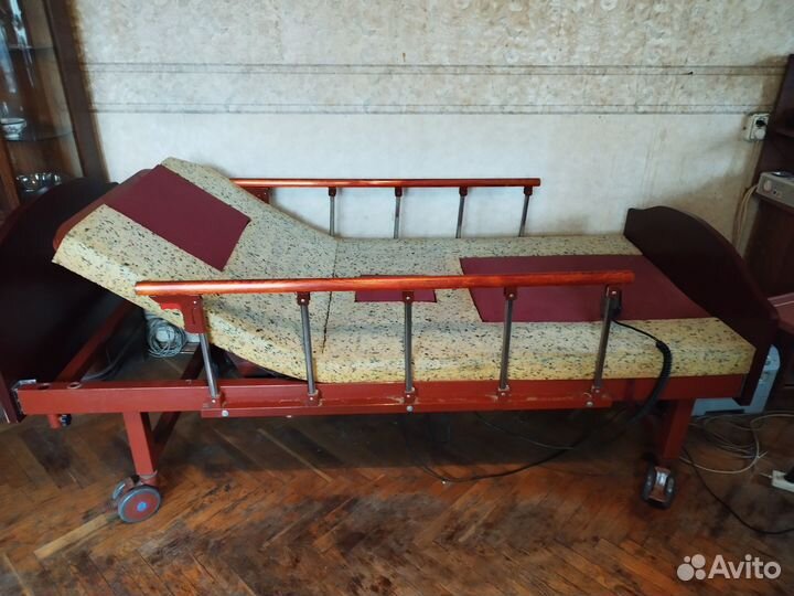 Медицинская инвалидная кровать